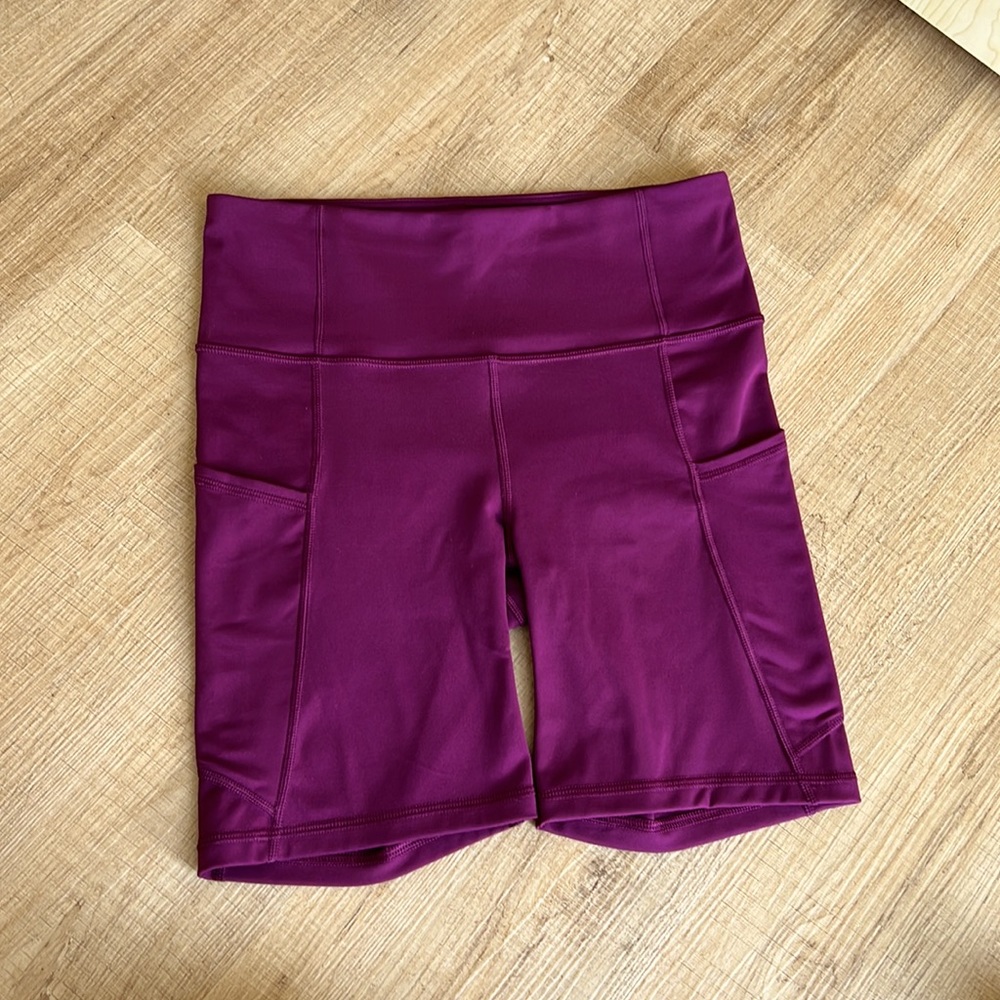 GapFit High Rise Recycled Power Pocket Bike Shorts women’s size small, EUC! 💜